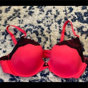 Victoria’s Secret 36C bra
